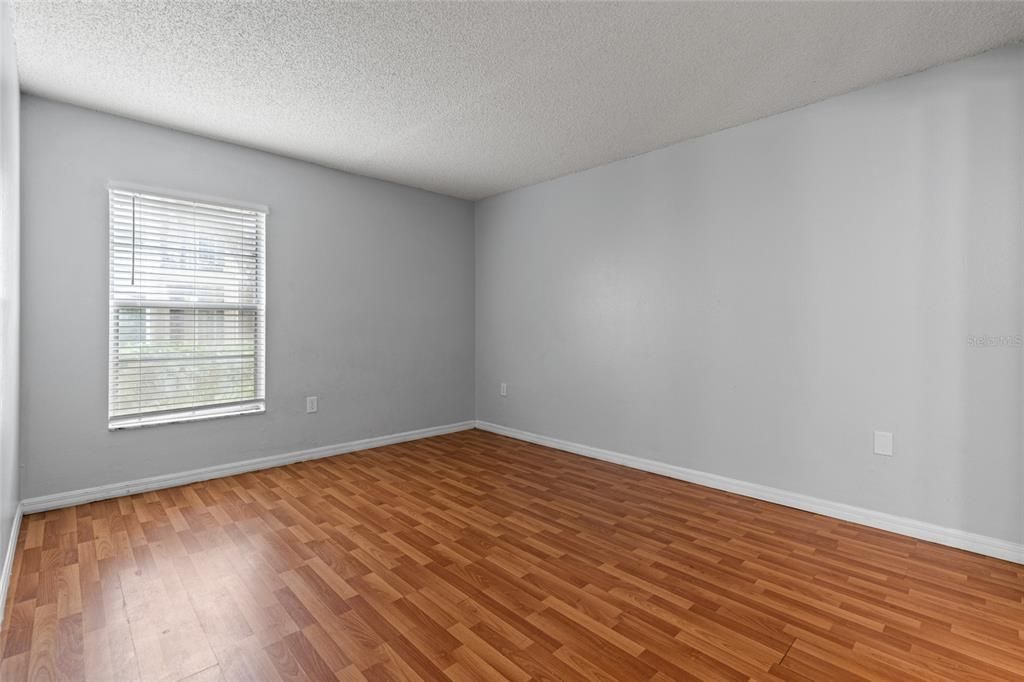 For Rent: $1,350 (3 beds, 2 baths, 912 Square Feet)