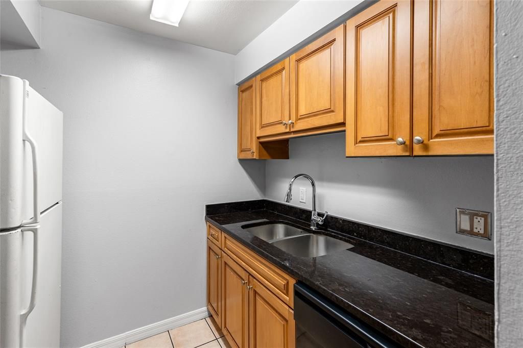 For Rent: $1,350 (3 beds, 2 baths, 912 Square Feet)