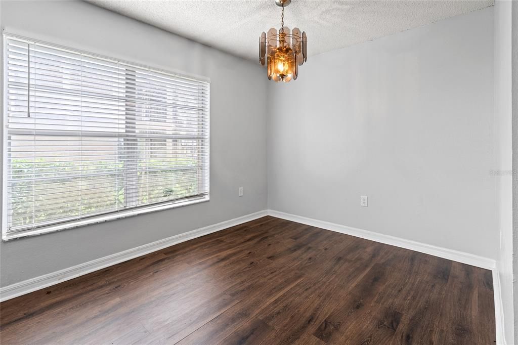For Rent: $1,350 (3 beds, 2 baths, 912 Square Feet)