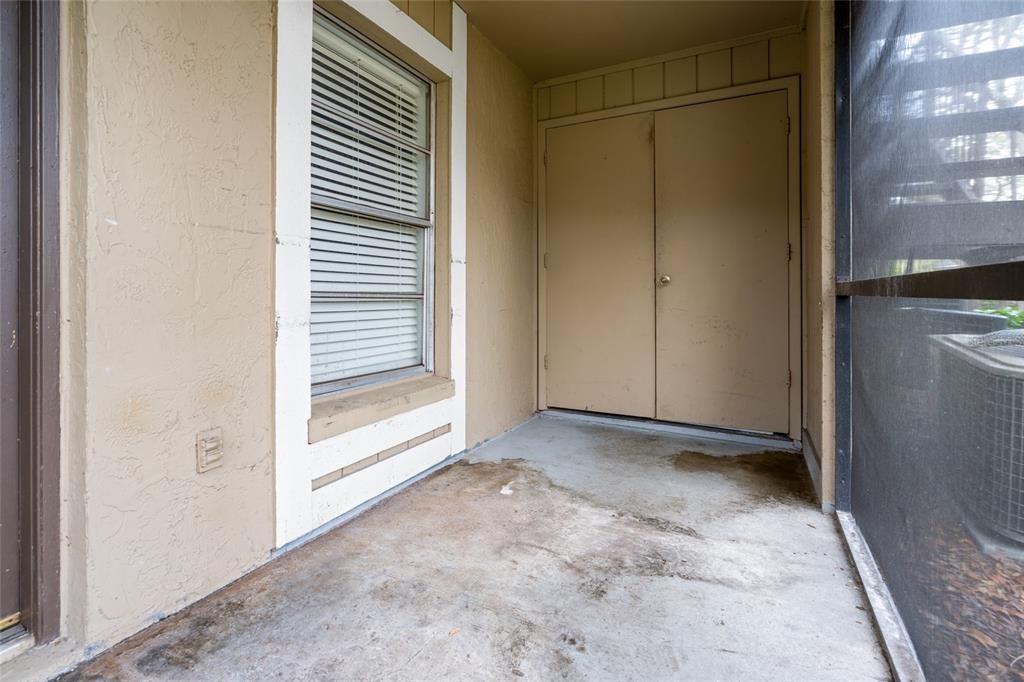 For Rent: $1,350 (3 beds, 2 baths, 912 Square Feet)
