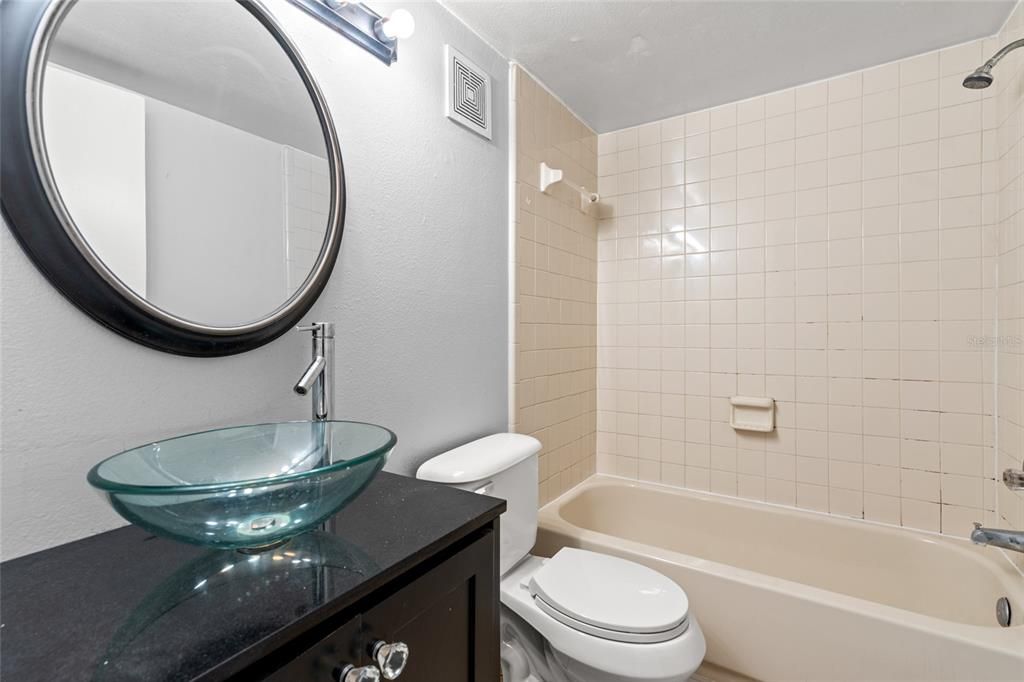 For Rent: $1,350 (3 beds, 2 baths, 912 Square Feet)