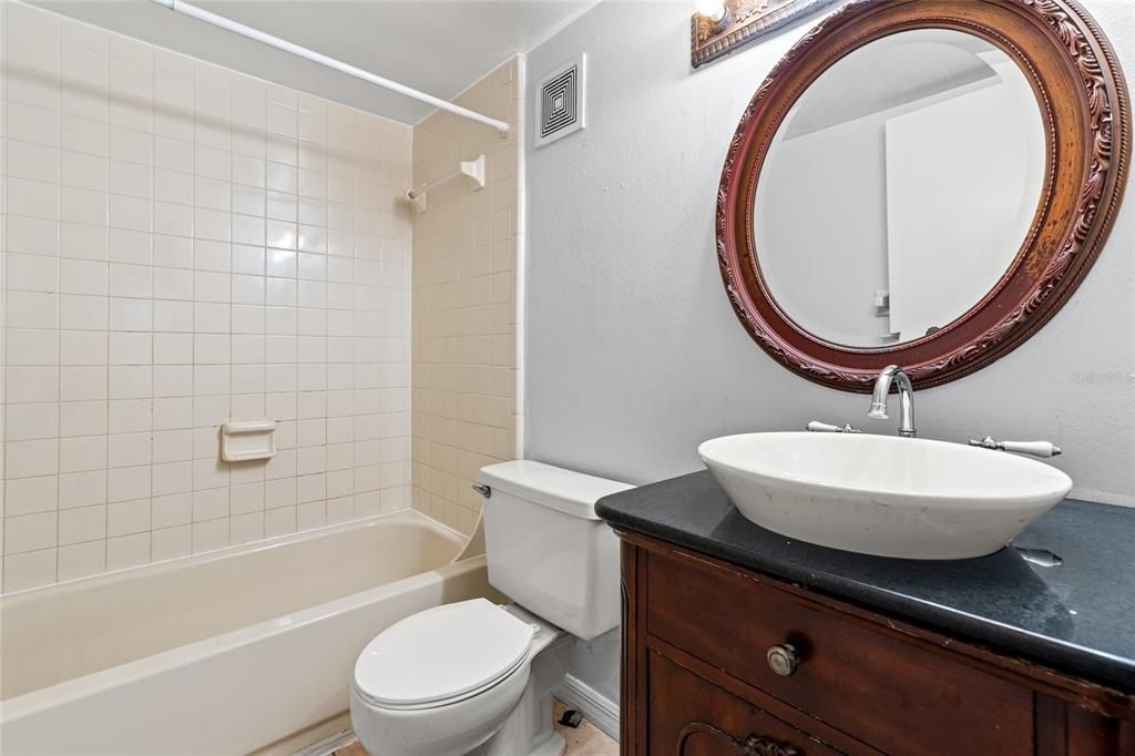 For Rent: $1,350 (3 beds, 2 baths, 912 Square Feet)