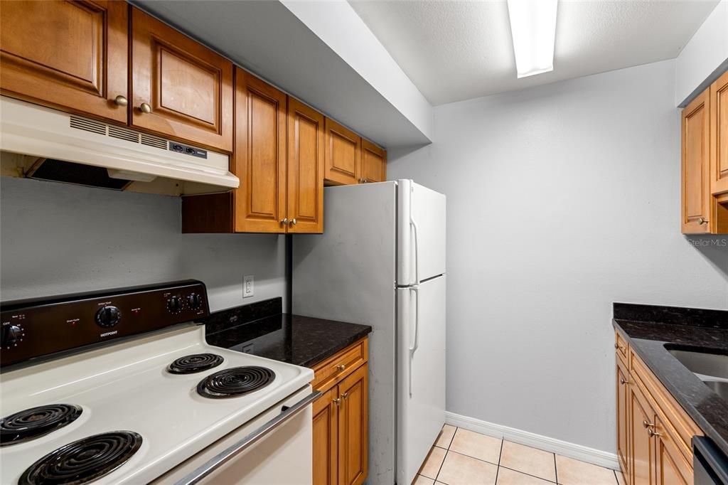 For Rent: $1,350 (3 beds, 2 baths, 912 Square Feet)