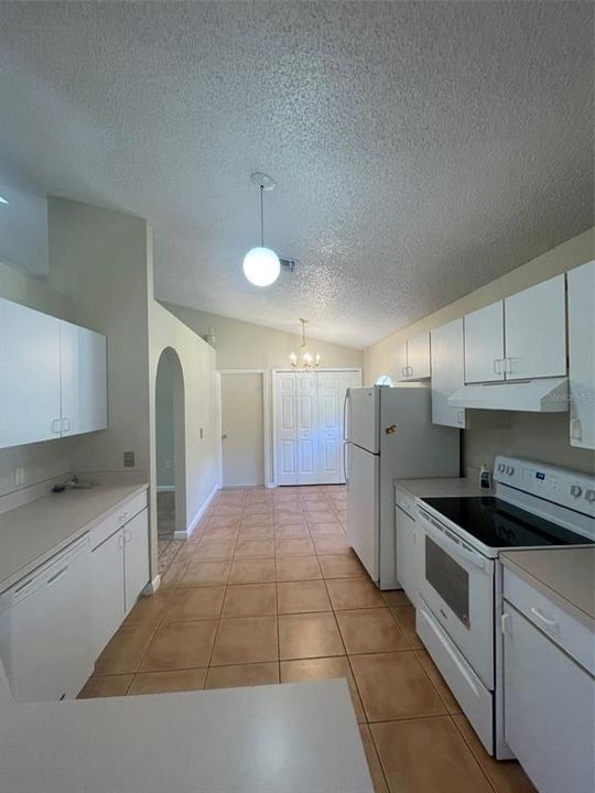 В аренду: $2,395 (4 спален, 2 ванн, 1855 Квадратных фут)