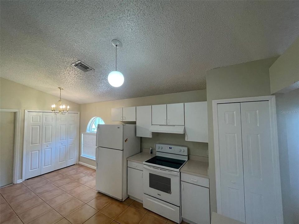 В аренду: $2,395 (4 спален, 2 ванн, 1855 Квадратных фут)