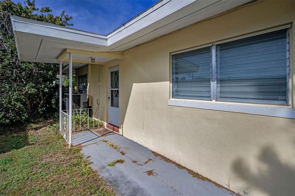 For Rent: $2,200 (3 beds, 2 baths, 1216 Square Feet)