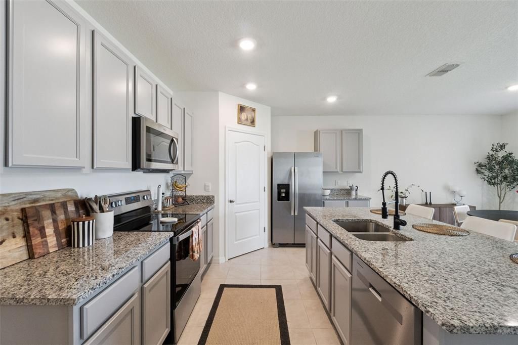 For Sale: $355,500 (4 beds, 2 baths, 1830 Square Feet)