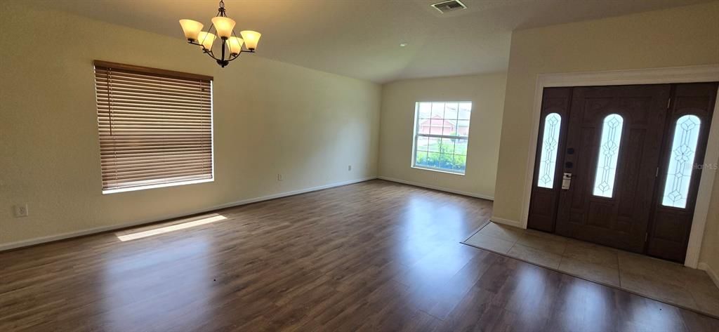 For Rent: $1,850 (4 beds, 2 baths, 2185 Square Feet)