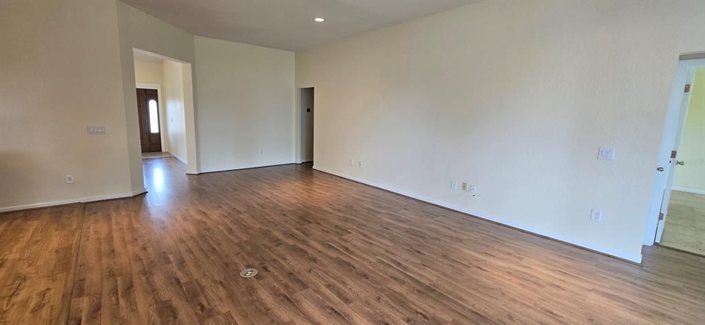 For Rent: $1,850 (4 beds, 2 baths, 2185 Square Feet)