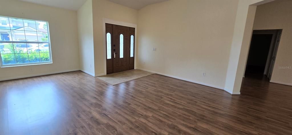 For Rent: $1,850 (4 beds, 2 baths, 2185 Square Feet)