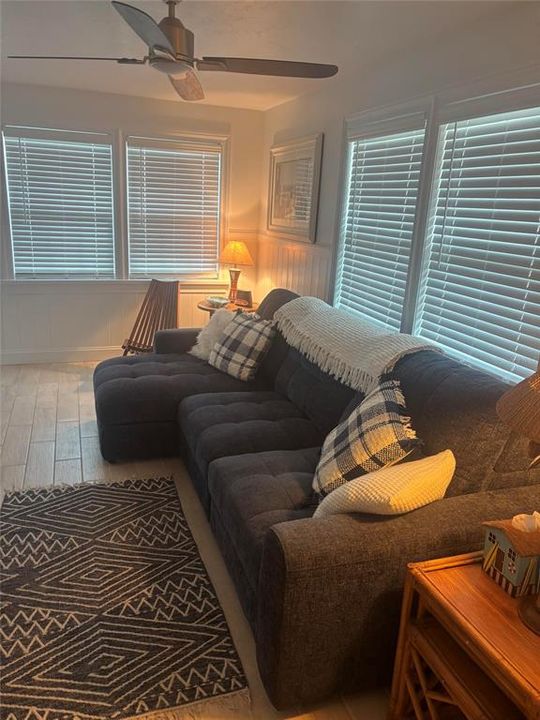 For Sale: $239,000 (1 beds, 1 baths, 478 Square Feet)