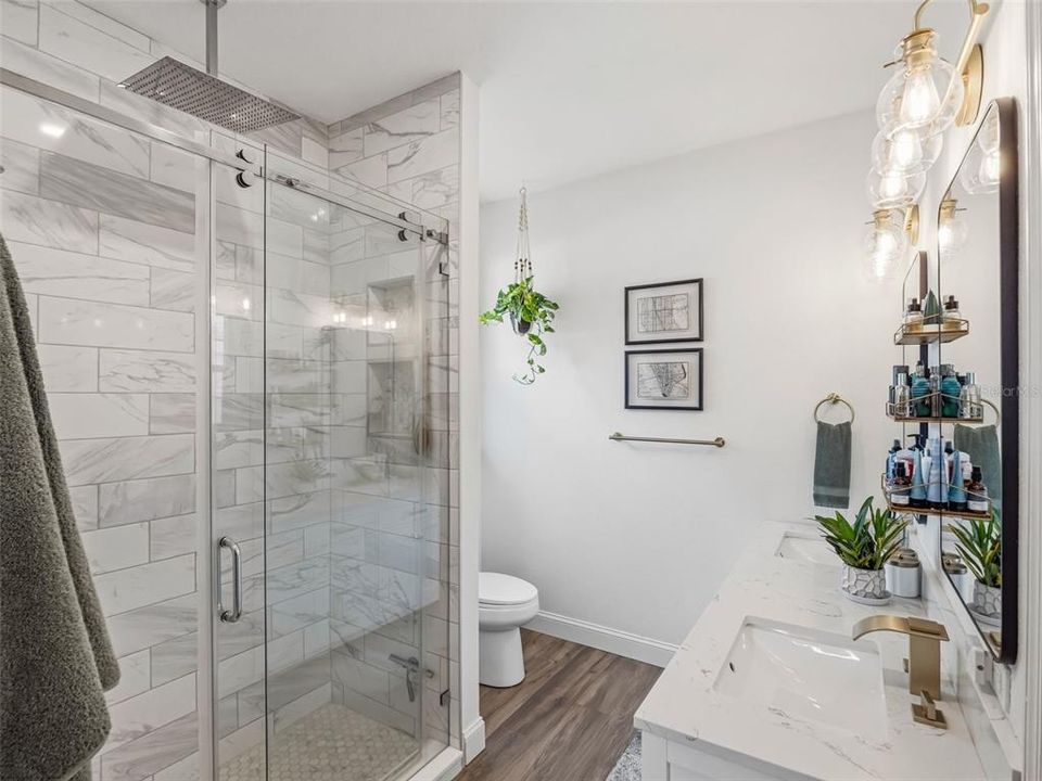 Activo con contrato: $645,000 (3 camas, 2 baños, 1417 Pies cuadrados)
