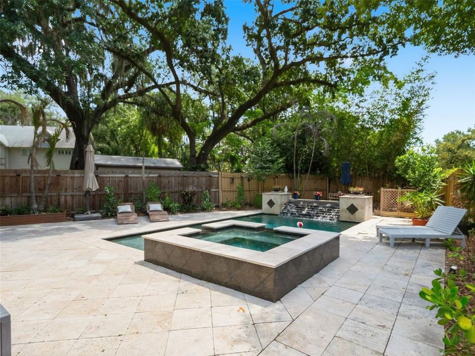 Activo con contrato: $645,000 (3 camas, 2 baños, 1417 Pies cuadrados)