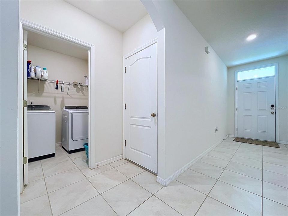 На продажу: $299,900 (3 спален, 2 ванн, 1725 Квадратных фут)