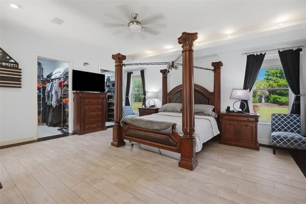 For Sale: $1,350,000 (3 beds, 3 baths, 3676 Square Feet)