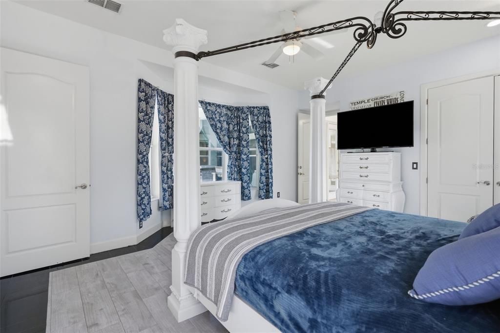 For Sale: $1,350,000 (3 beds, 3 baths, 3676 Square Feet)