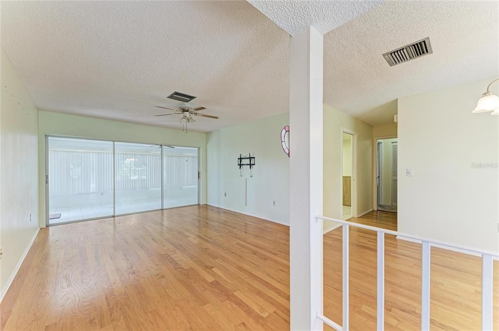 For Sale: $349,000 (2 beds, 2 baths, 1194 Square Feet)