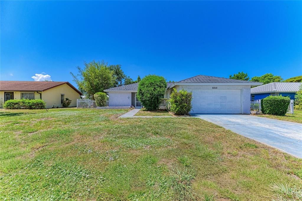 For Sale: $349,000 (2 beds, 2 baths, 1194 Square Feet)