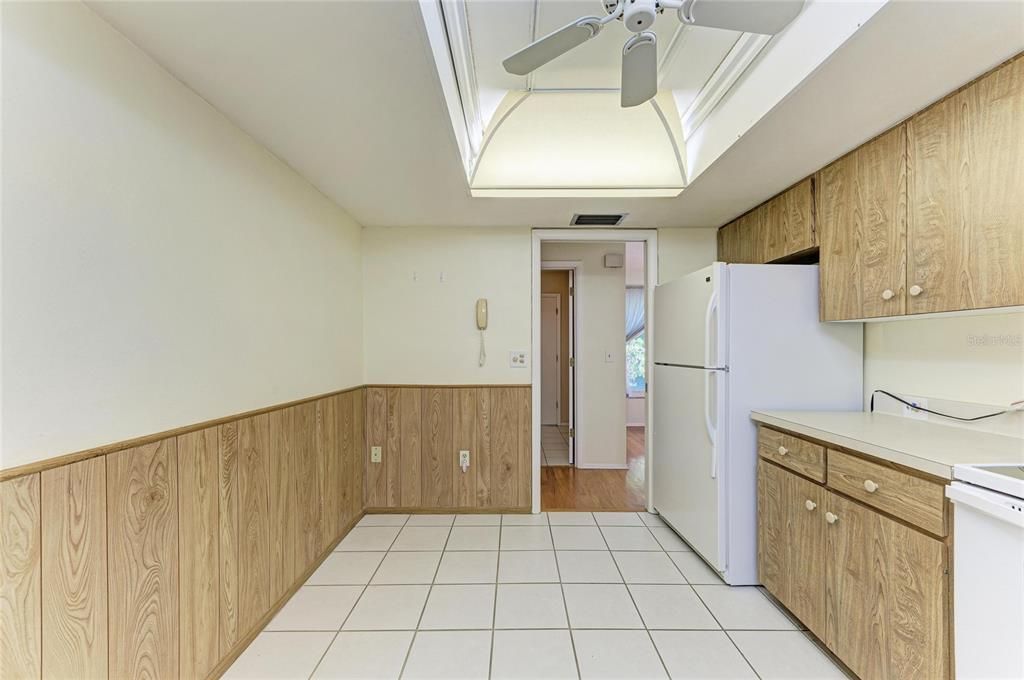 For Sale: $349,000 (2 beds, 2 baths, 1194 Square Feet)