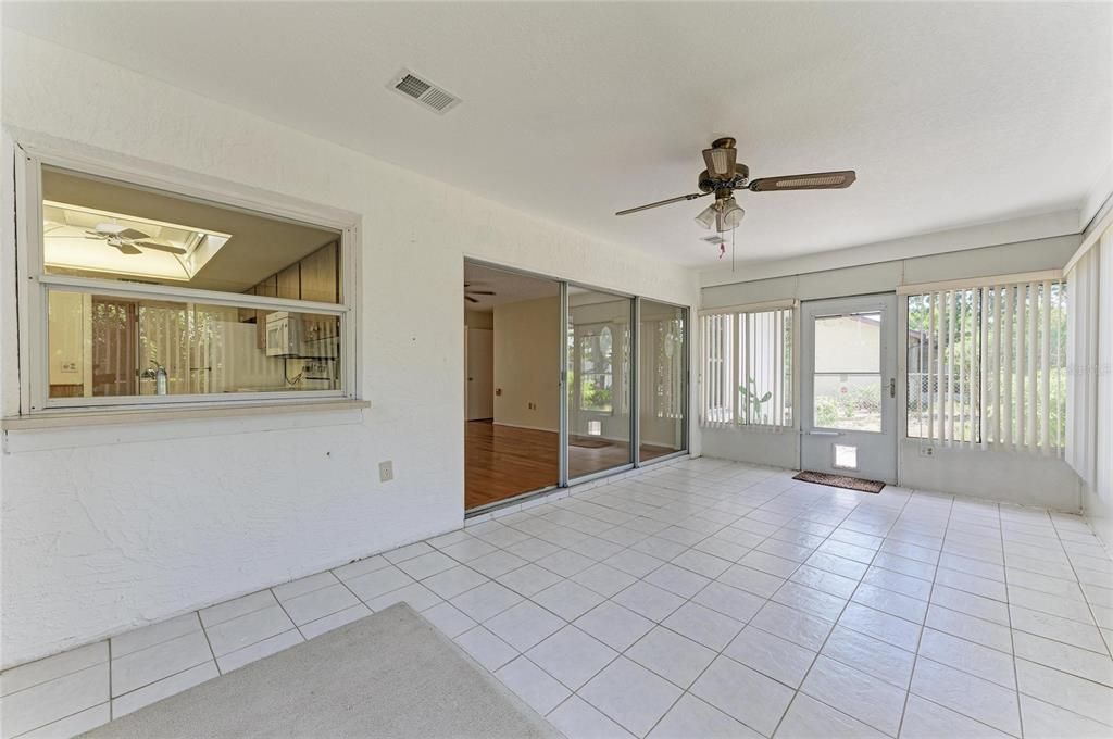 For Sale: $349,000 (2 beds, 2 baths, 1194 Square Feet)
