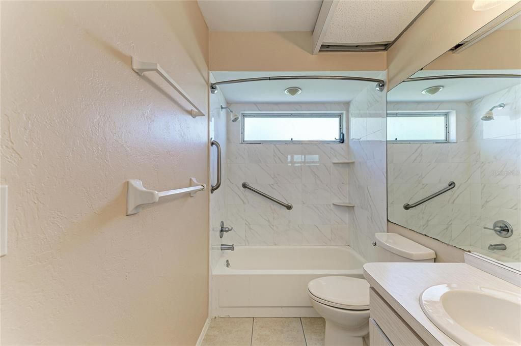 For Sale: $349,000 (2 beds, 2 baths, 1194 Square Feet)