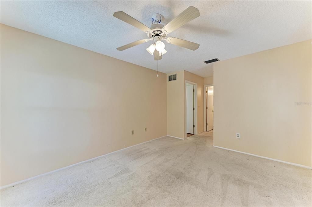 For Sale: $349,000 (2 beds, 2 baths, 1194 Square Feet)