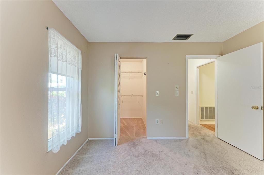 For Sale: $349,000 (2 beds, 2 baths, 1194 Square Feet)
