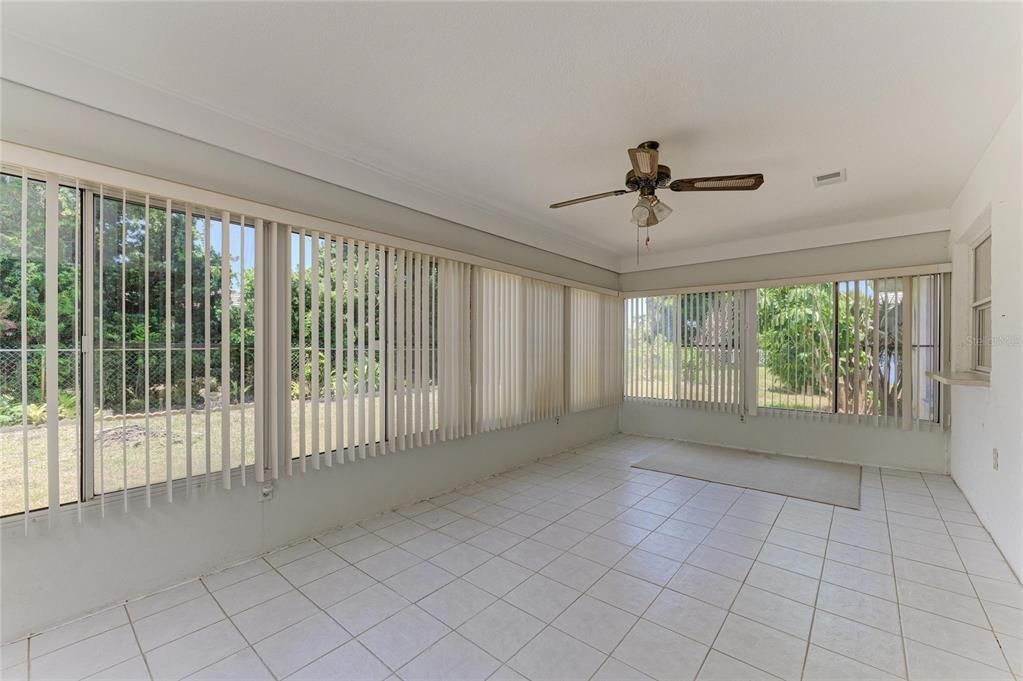 For Sale: $349,000 (2 beds, 2 baths, 1194 Square Feet)