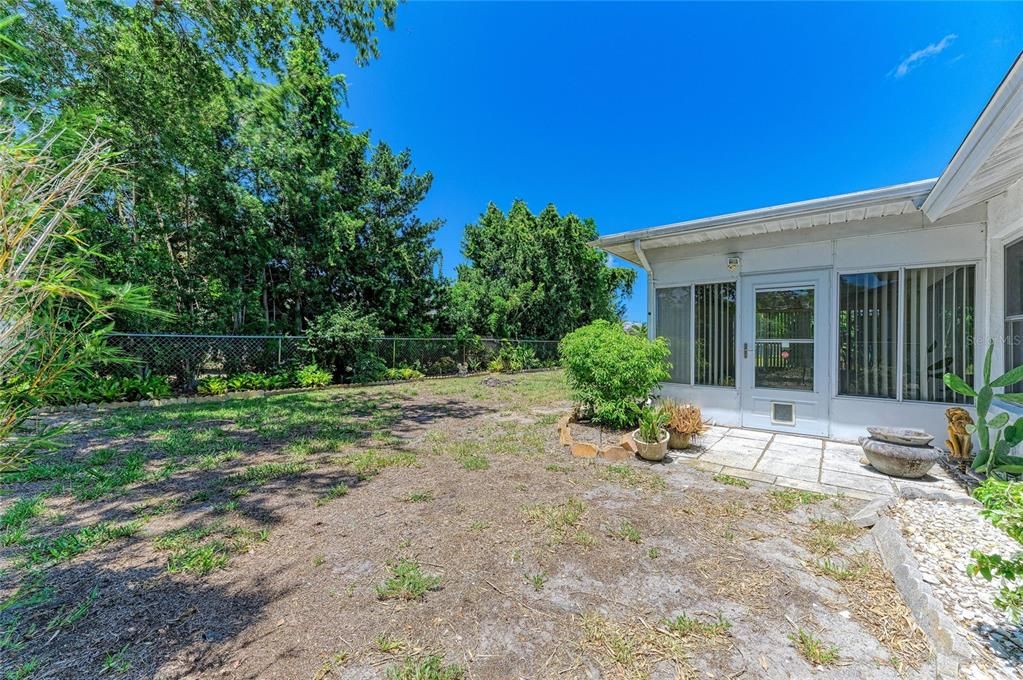 For Sale: $349,000 (2 beds, 2 baths, 1194 Square Feet)