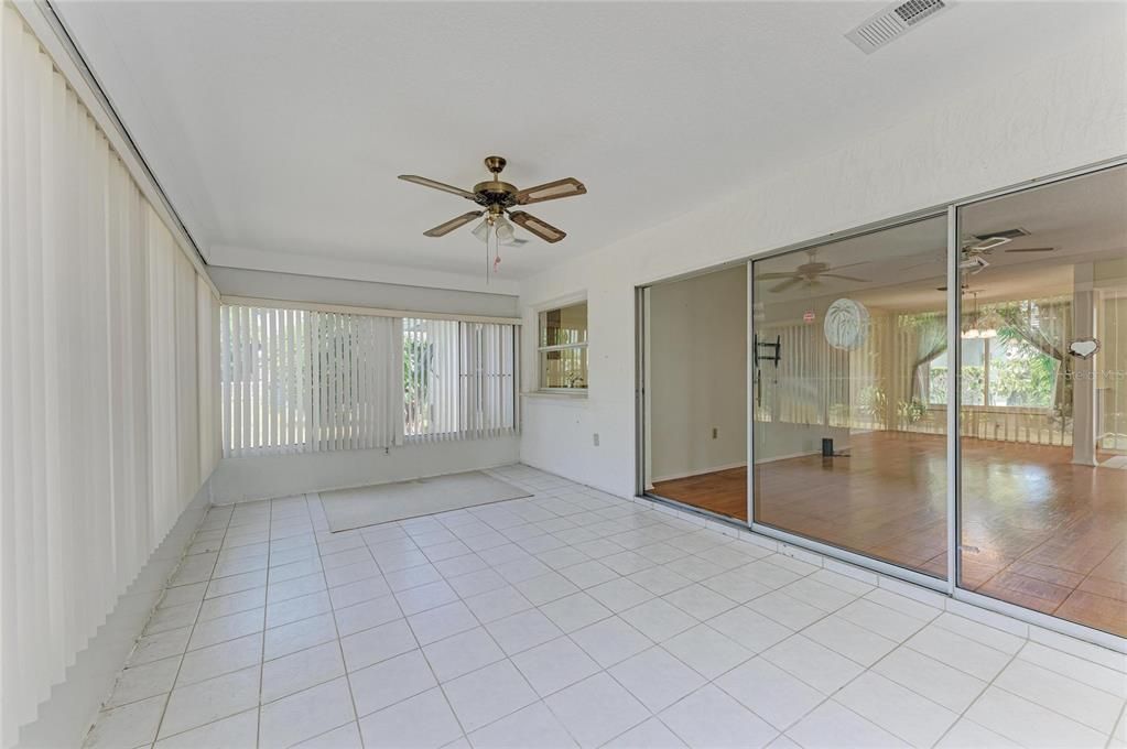 For Sale: $349,000 (2 beds, 2 baths, 1194 Square Feet)