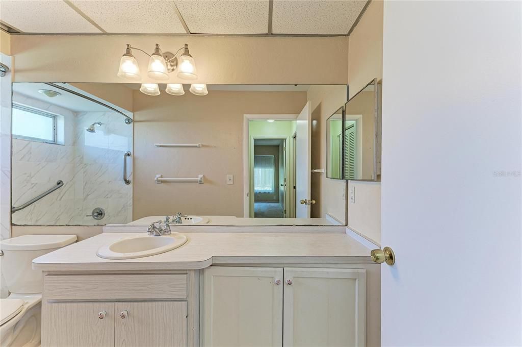 For Sale: $349,000 (2 beds, 2 baths, 1194 Square Feet)
