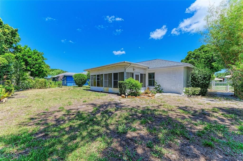 For Sale: $349,000 (2 beds, 2 baths, 1194 Square Feet)