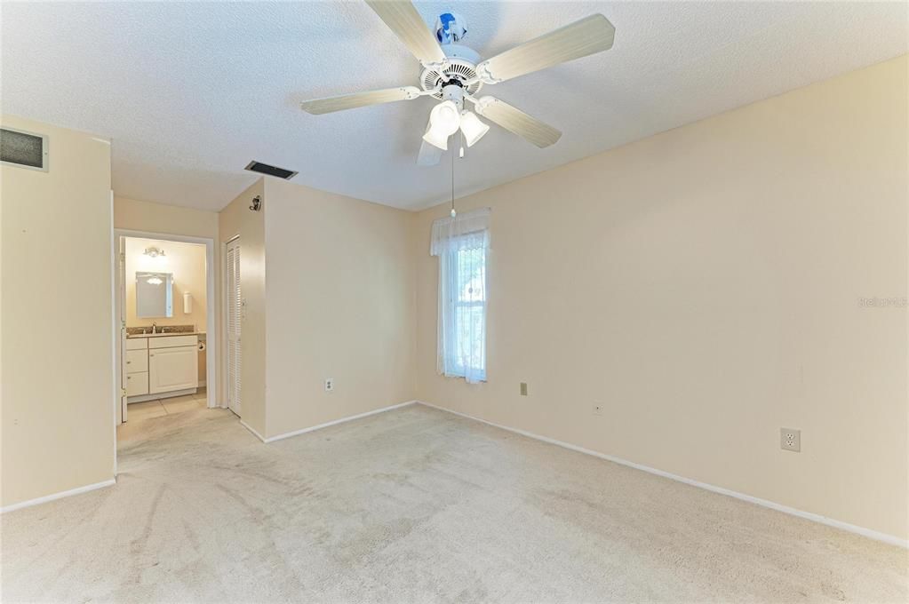 For Sale: $349,000 (2 beds, 2 baths, 1194 Square Feet)