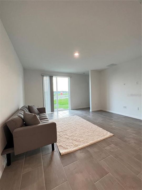 В аренду: $1,900 (3 спален, 2 ванн, 1464 Квадратных фут)