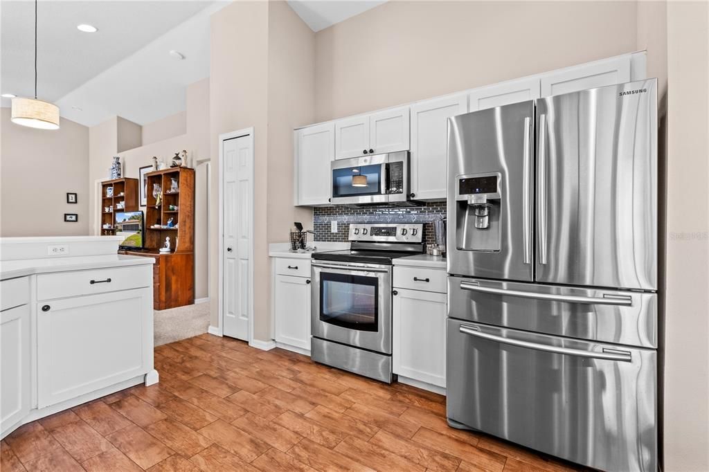 For Sale: $219,000 (2 beds, 2 baths, 1280 Square Feet)