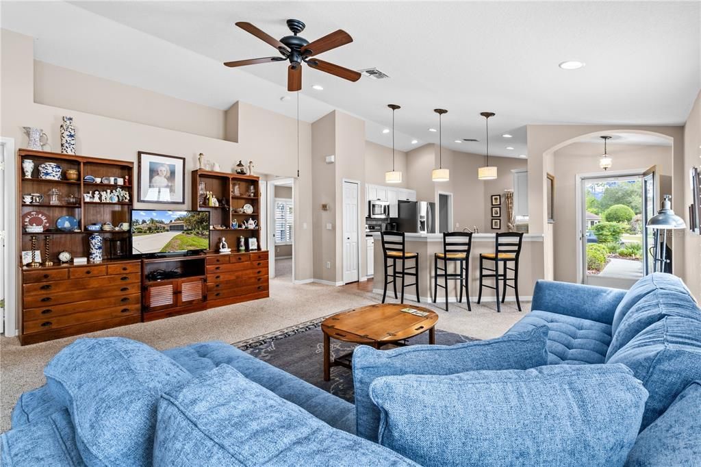 For Sale: $219,000 (2 beds, 2 baths, 1280 Square Feet)