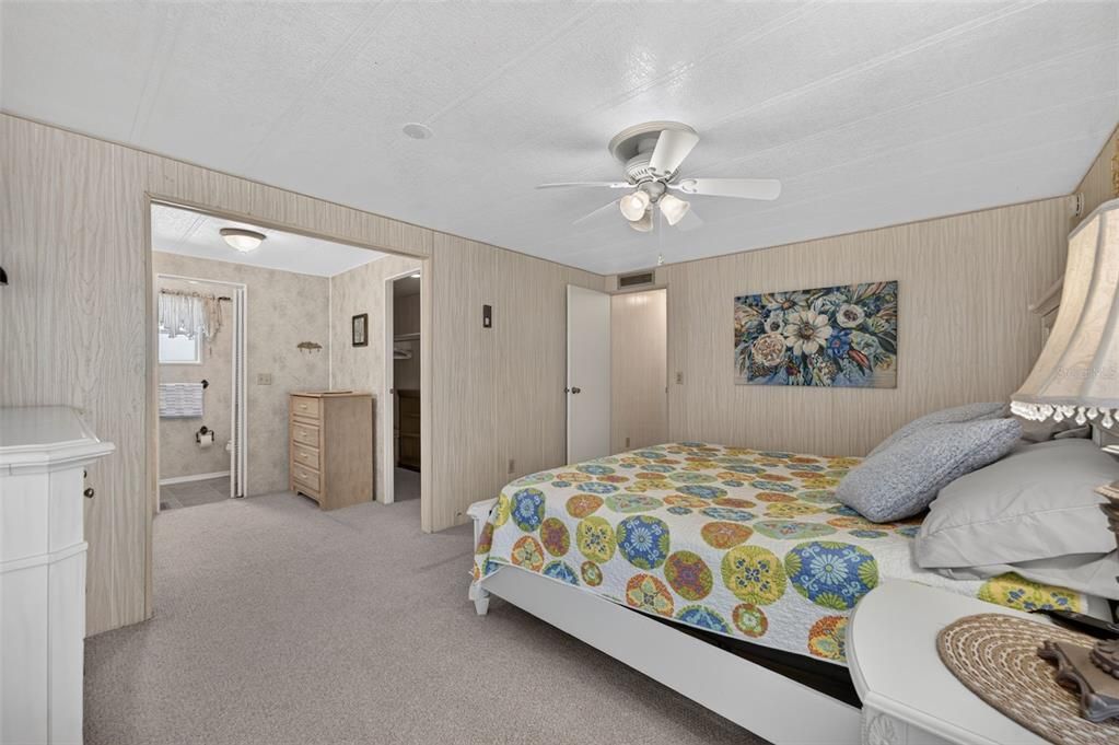 Active With Contract: $99,900 (2 beds, 2 baths, 1296 Square Feet)