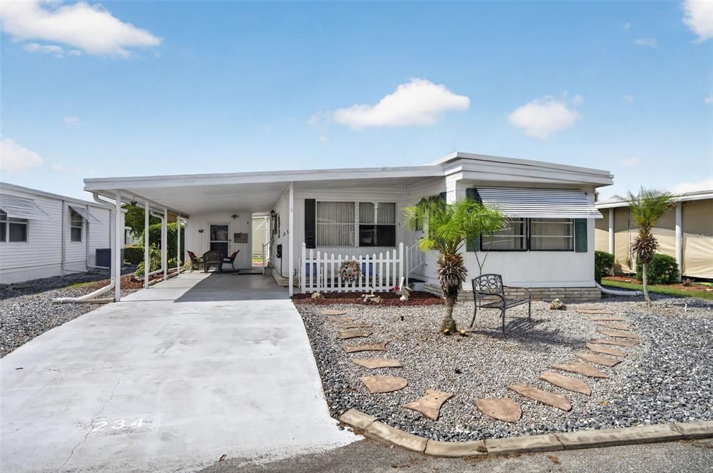 Active With Contract: $99,900 (2 beds, 2 baths, 1296 Square Feet)