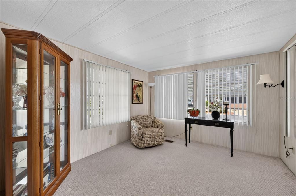 Active With Contract: $99,900 (2 beds, 2 baths, 1296 Square Feet)