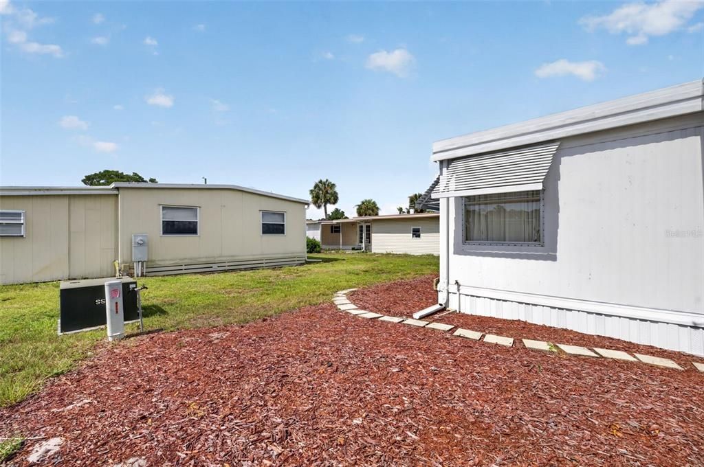 Active With Contract: $99,900 (2 beds, 2 baths, 1296 Square Feet)