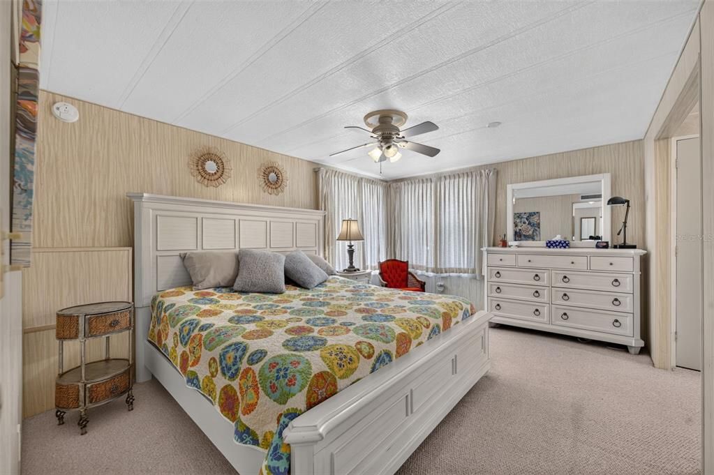 Active With Contract: $99,900 (2 beds, 2 baths, 1296 Square Feet)