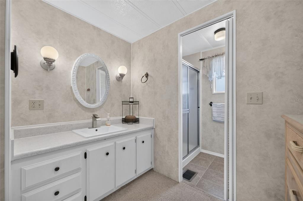 Active With Contract: $99,900 (2 beds, 2 baths, 1296 Square Feet)