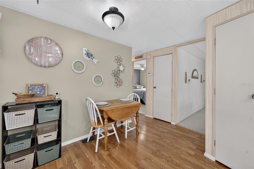 Active With Contract: $99,900 (2 beds, 2 baths, 1296 Square Feet)