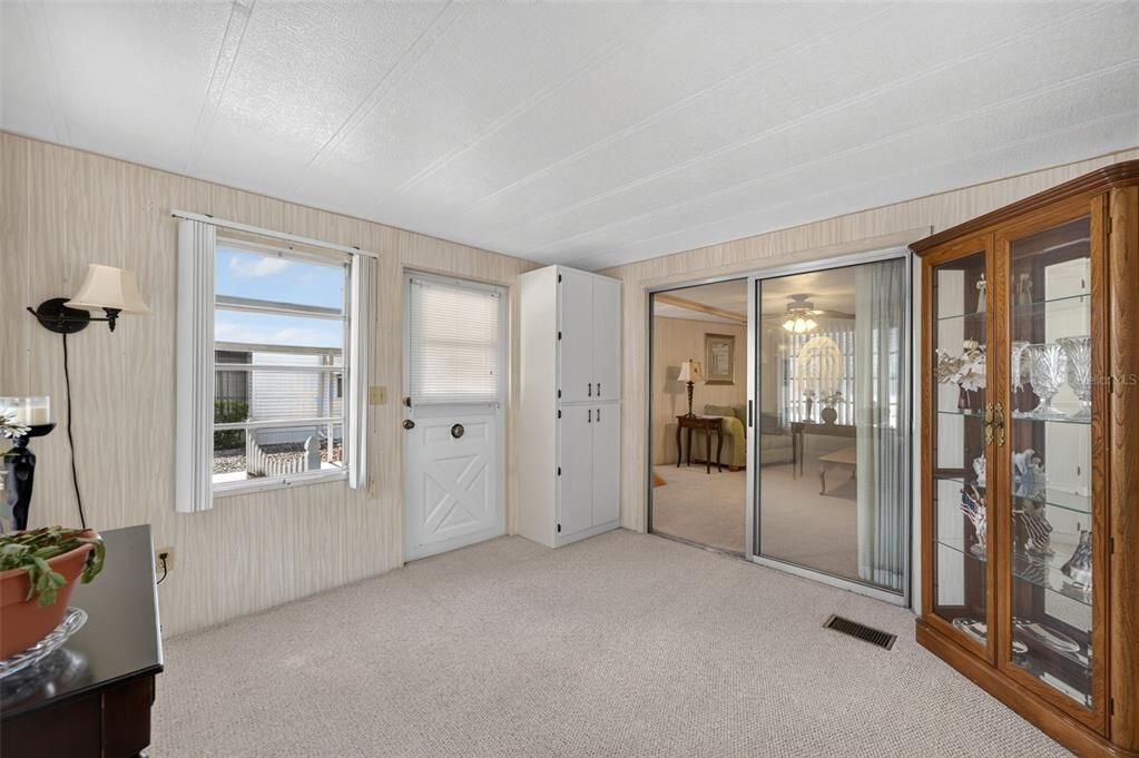 Active With Contract: $99,900 (2 beds, 2 baths, 1296 Square Feet)