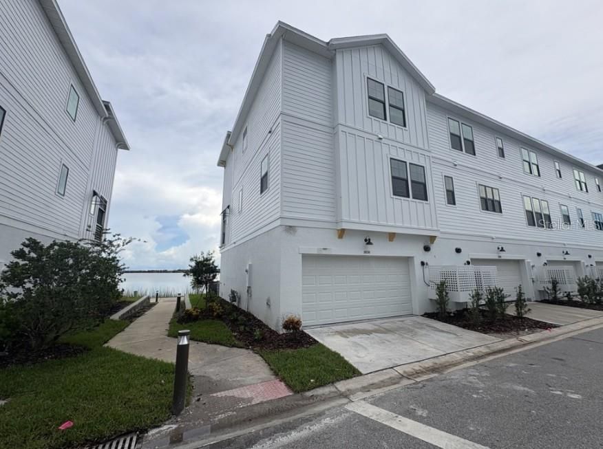 Active With Contract: $909,990 (3 beds, 3 baths, 2355 Square Feet)