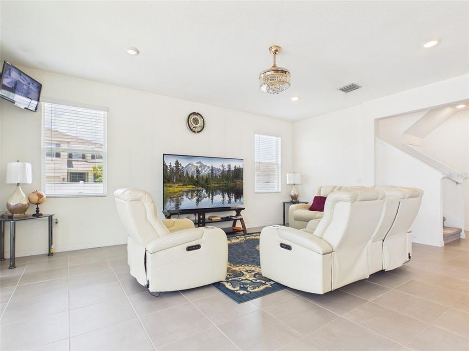 En Venta: $575,000 (5 camas, 4 baños, 4070 Pies cuadrados)