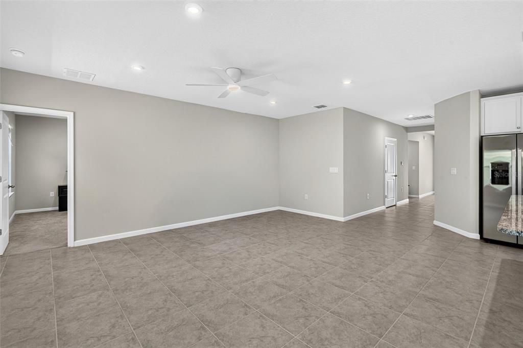 На продажу: $359,900 (4 спален, 2 ванн, 1808 Квадратных фут)