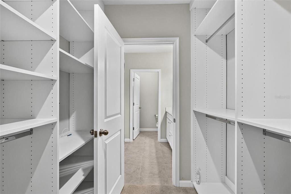 На продажу: $359,900 (4 спален, 2 ванн, 1808 Квадратных фут)