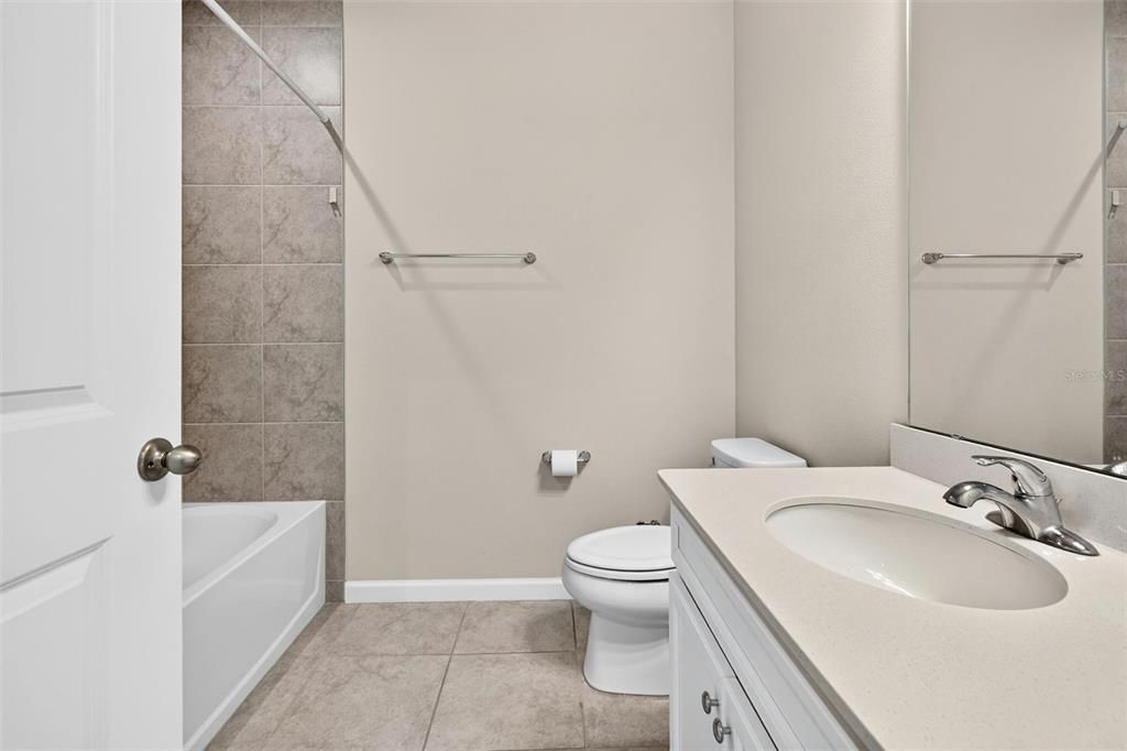 На продажу: $359,900 (4 спален, 2 ванн, 1808 Квадратных фут)