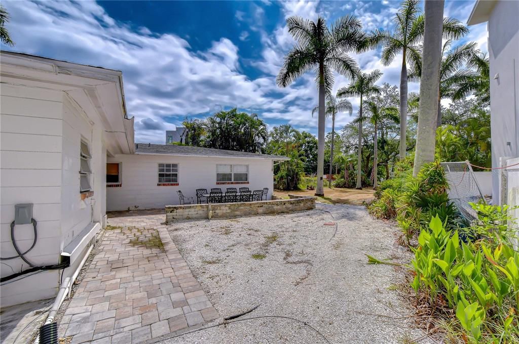 For Sale: $1,075,000 (3 beds, 2 baths, 1536 Square Feet)